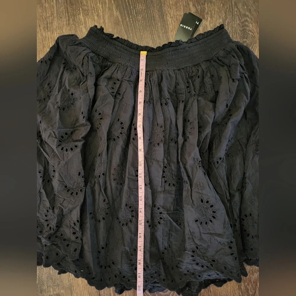 NWT Torrid Black Embroidered Cotton Smocked Ruffle Skirt Size 1 - Picture 8 of 9